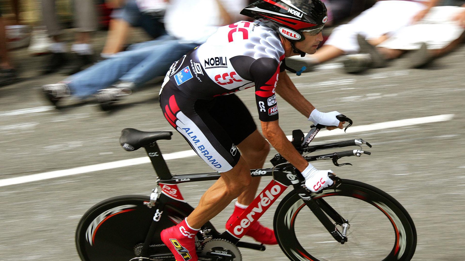 kok体育官网app下载-塔图姆火力全开，跨界PK掀起篮球与足球的双城风暴